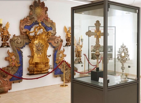 Vetrine espositive per musei della linea Argurion Museo d'Arte Sacra di Scaria