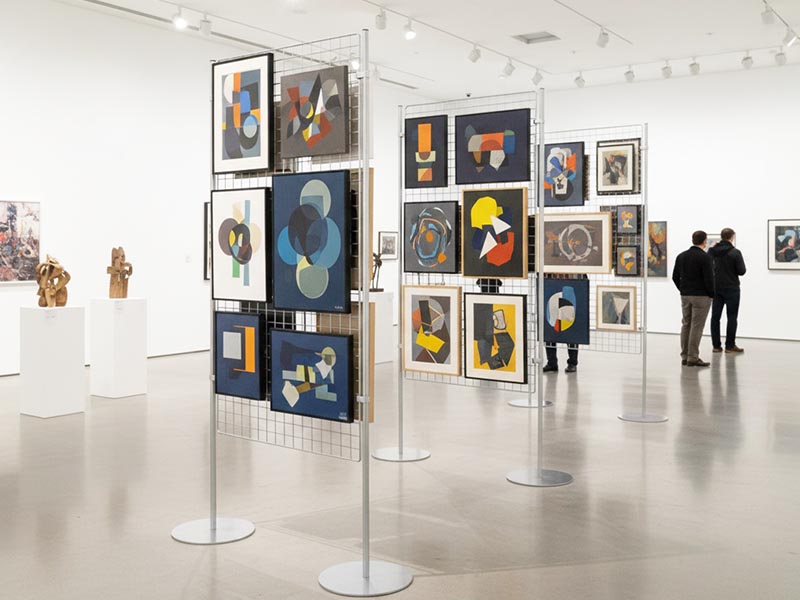 Griglie espositive autoportanti con basi tonde.IA