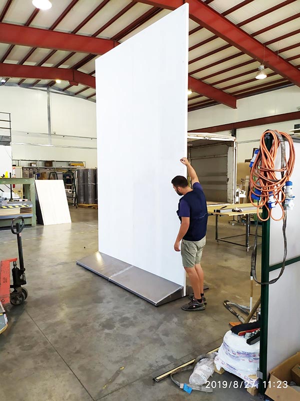 Parete espositiva autoportante modulare e bifacciale per pinacoteche e gallerie d'arte della LINEA OSTENDO foto produzione